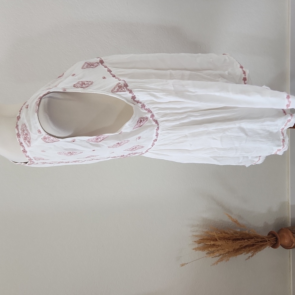 Free People White Sleeveless Boho Top with Pink Accents - Picture 3 of 6